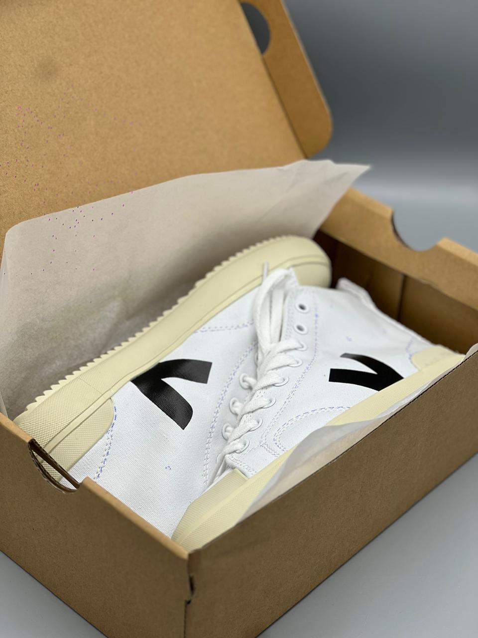 Veja Nova High-Top Canvas