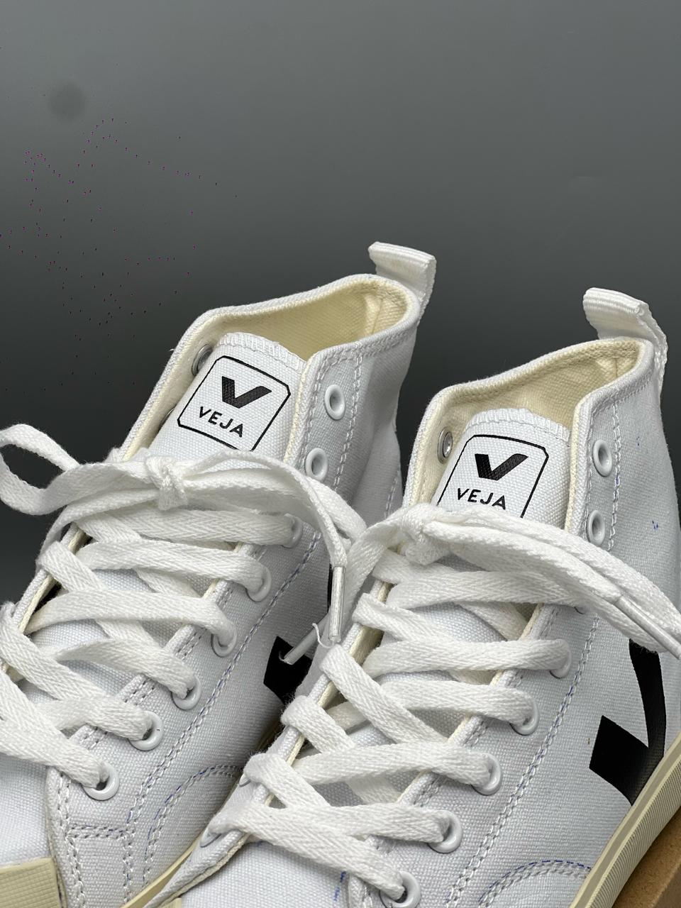 Veja Nova High-Top Canvas
