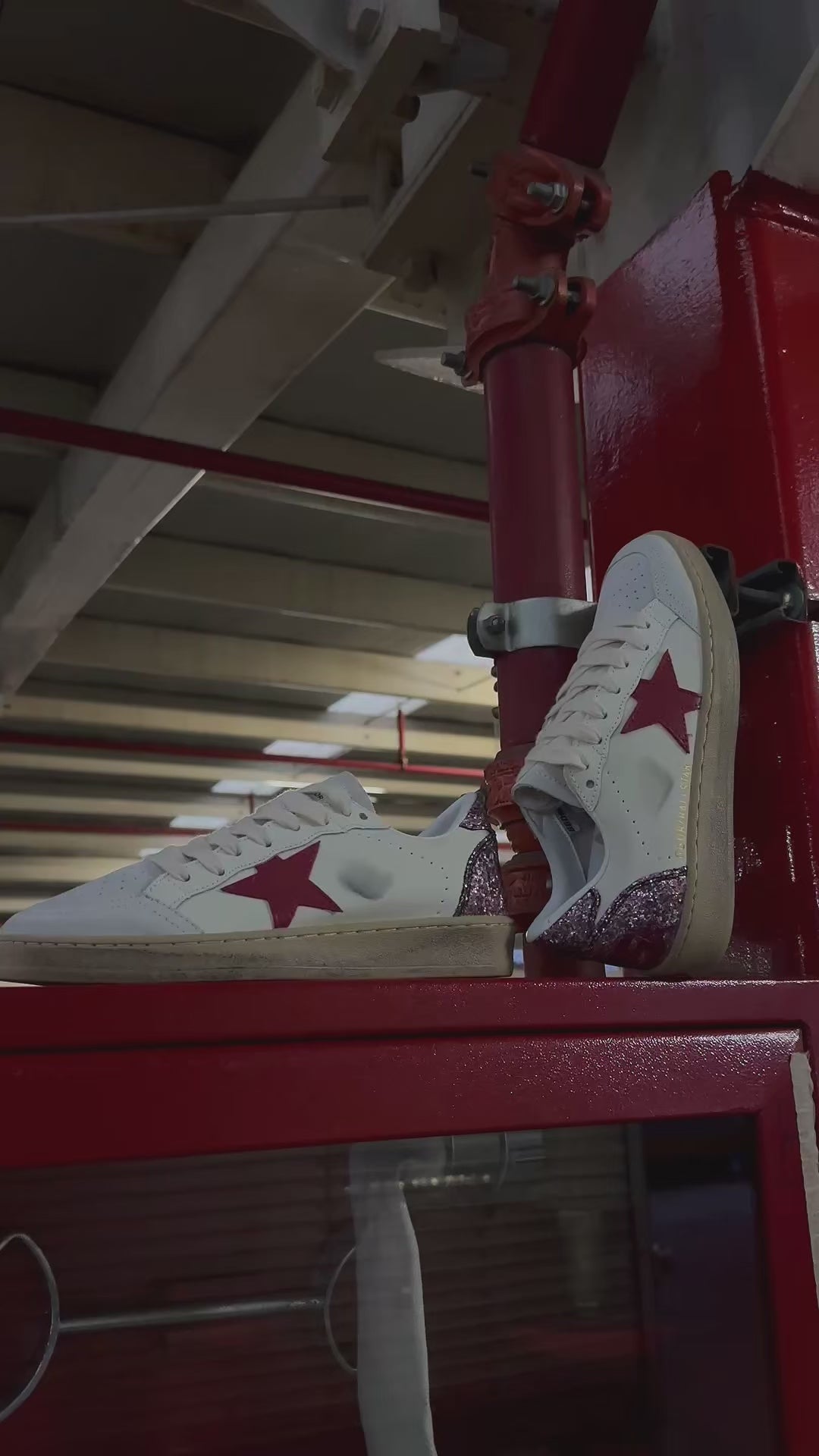 Golden Goose Ball Star | White / Red Star