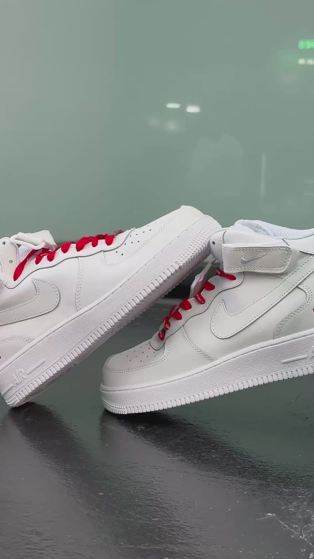 Supreme x Nike Air Force 1 Mid